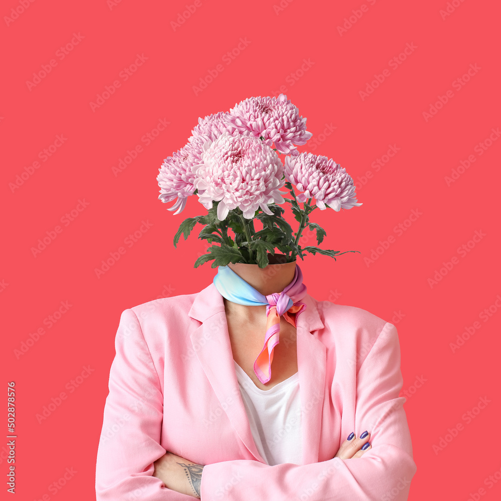 一位女士，她的头不是红底的，而是一束美丽的花