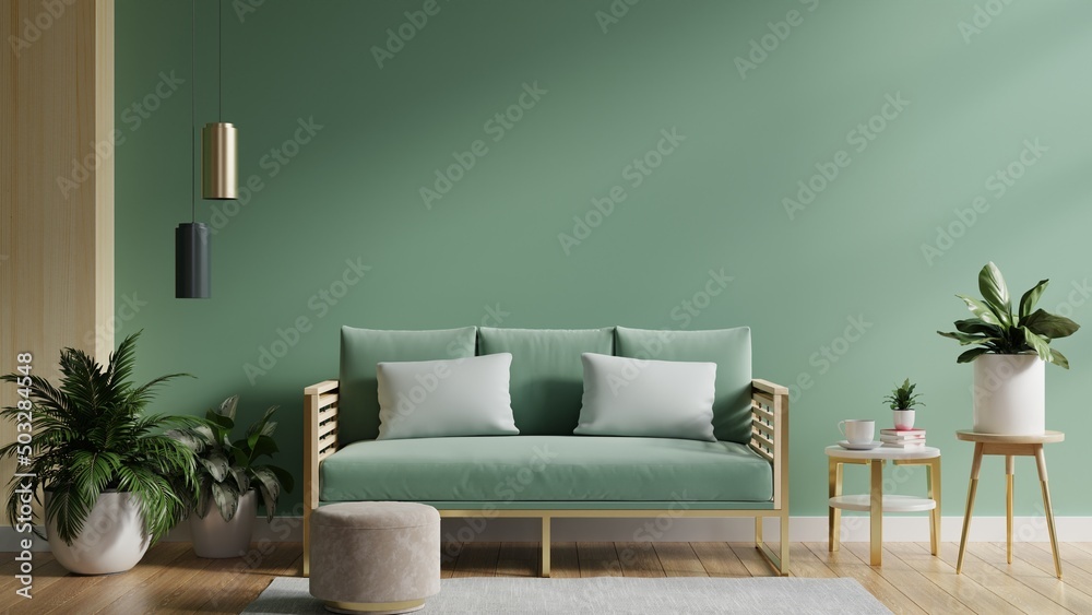 客厅里有绿色沙发和装饰的实体绿色墙。