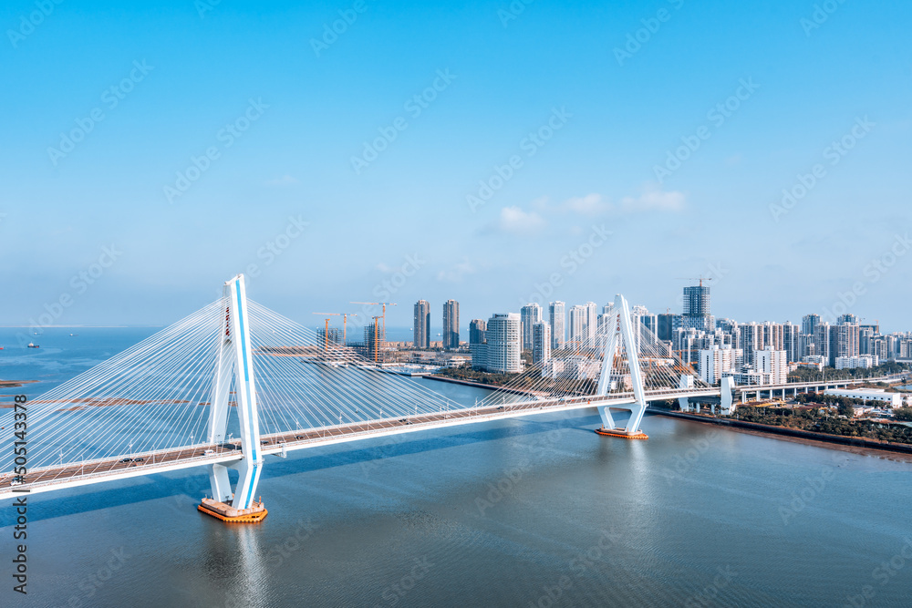中国海南省海口市海甸河世纪桥高景晴天风光