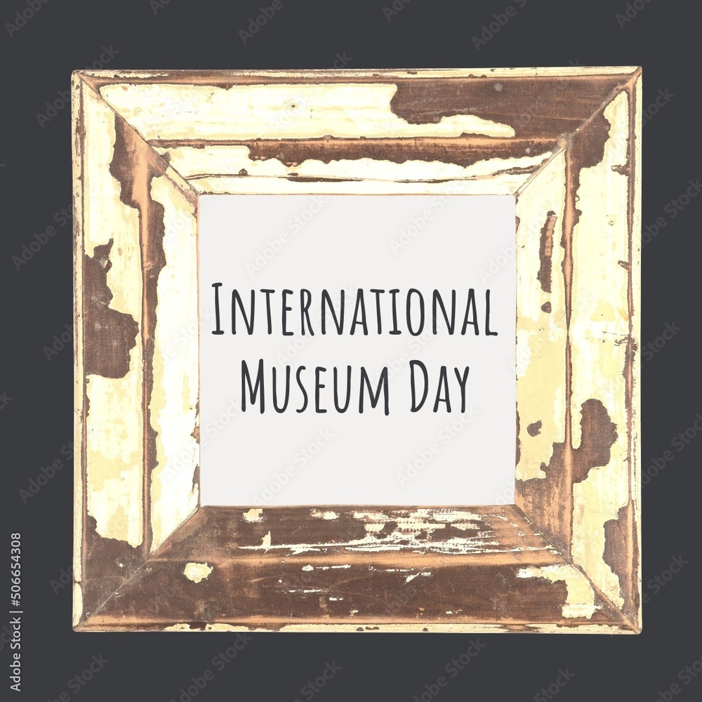 锈迹斑斑的相框图片，黑色背景为国际博物馆日文字