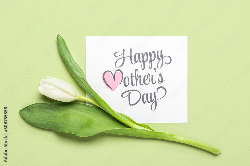 母亲节快乐，绿色背景为白色郁金香的卡片