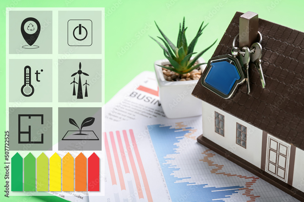 彩色背景上的房屋模型和钥匙。能源效率的概念