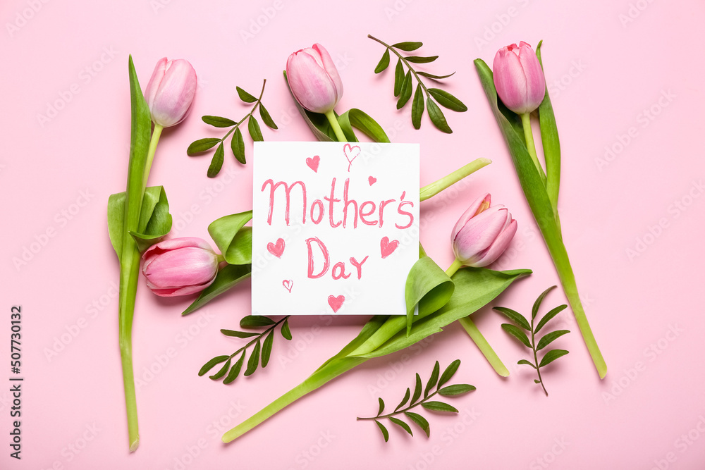 印有母亲节、郁金香和粉色背景植物枝条的卡片
