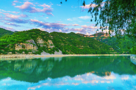 夏日山水湖景