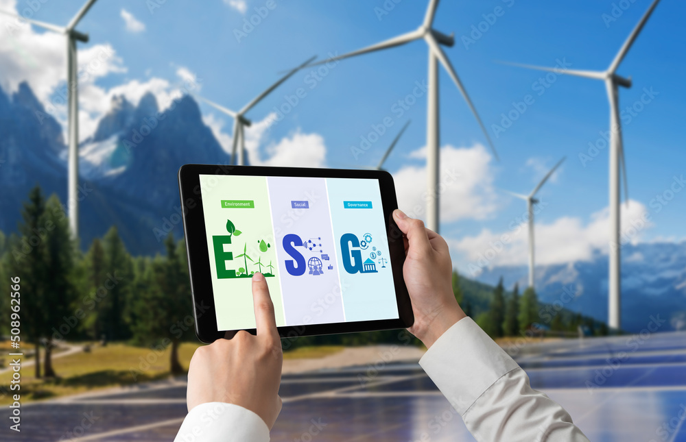 绿色商业转型，节约环境和ESG商业理念。商人使用标签