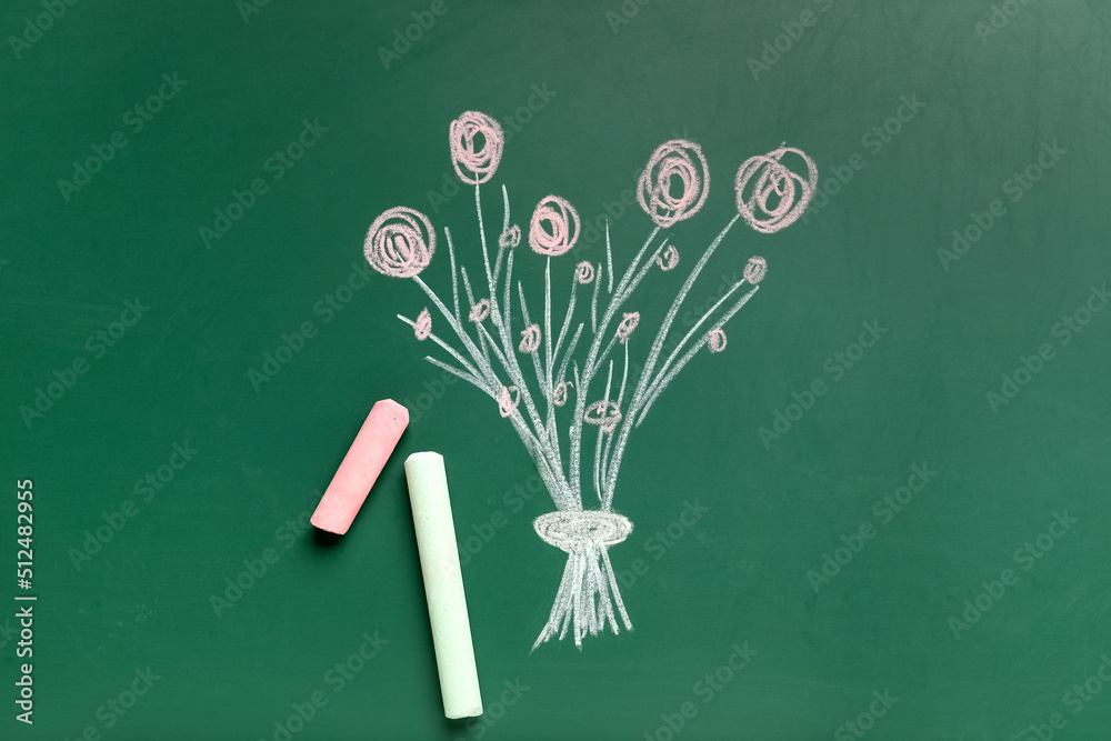 黑板上用粉笔画了一束花