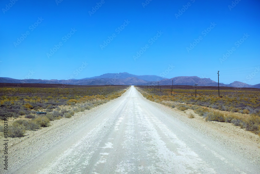 南非农村萨凡纳沙漠干旱贫瘠高地的土路，有复制空间。干燥，e