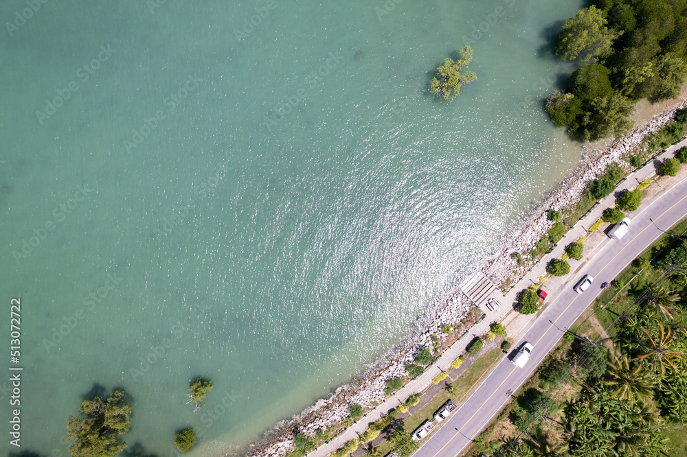 泰国普吉岛海岸曲线公路鸟瞰图美丽的海岸和s年的公海
