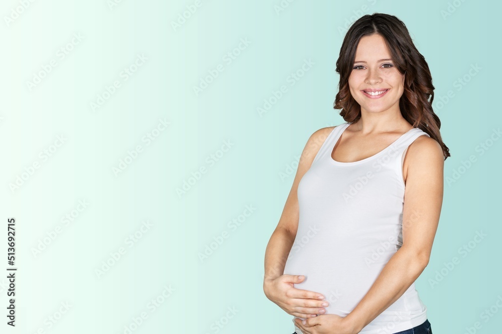 孕妇抱着肚子。健康怀孕概念。