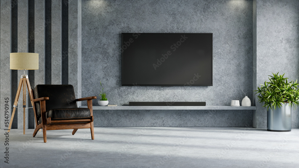 客厅橱柜上的混凝土壁挂式电视，配有皮扶手椅，装饰最少。