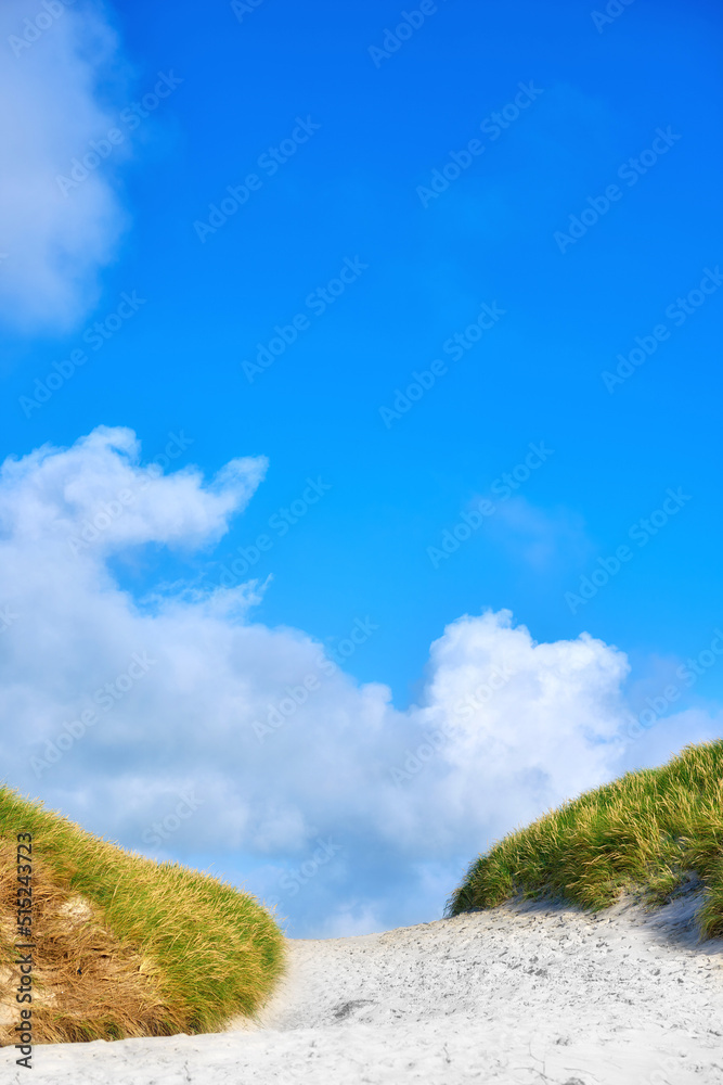 德国洛肯日德兰半岛西海岸多云蓝天下的沙丘景观复制空间