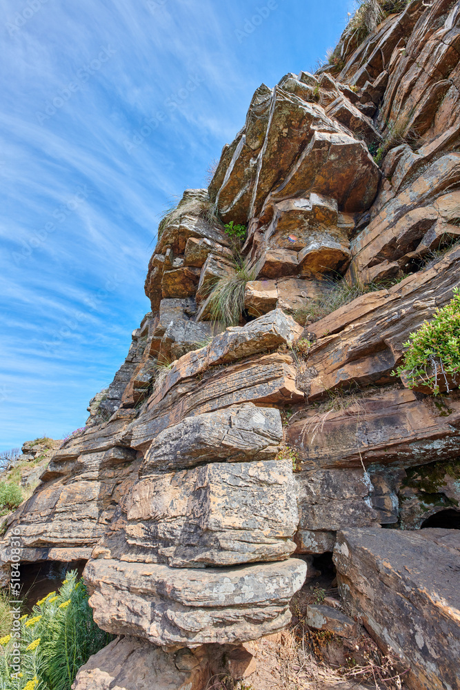 南非开普敦桌山夏季蓝天下的景观景观。克洛