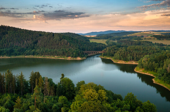 美丽的皮尔乔维奇日落湖，下西里西亚。波兰