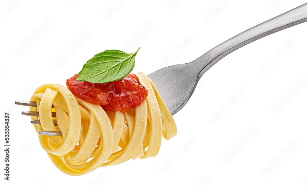 白色背景下分离的叉子上的意大利意面