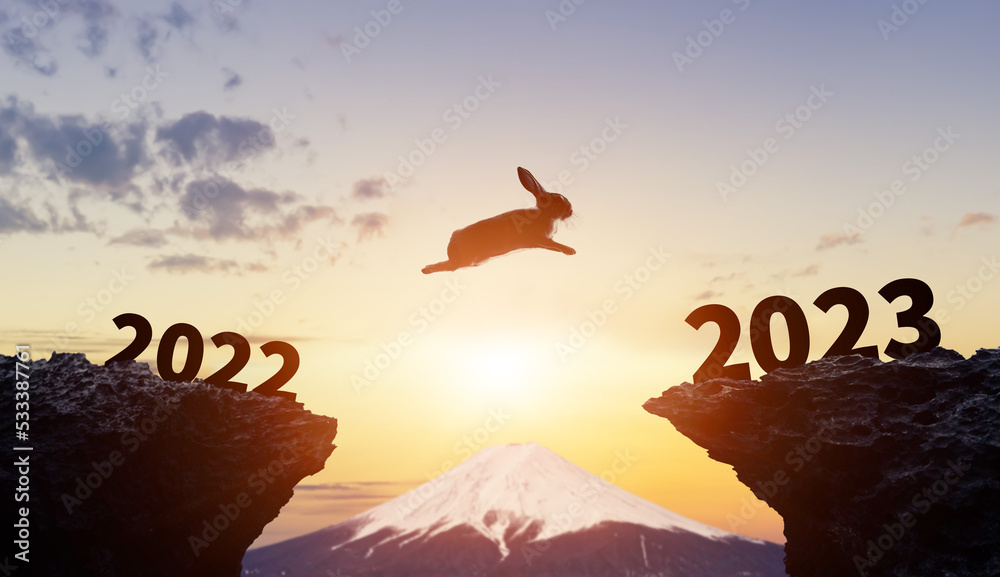 2022から2023へジャンプするウサギ　2023年年賀状素材