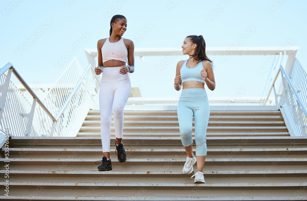 健身女性、跑步步骤和锻炼，以促进健康的生活方式、身心健康和马拉松训练