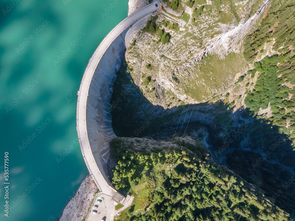 阿尔卑斯山的水坝、可再生能源、水电