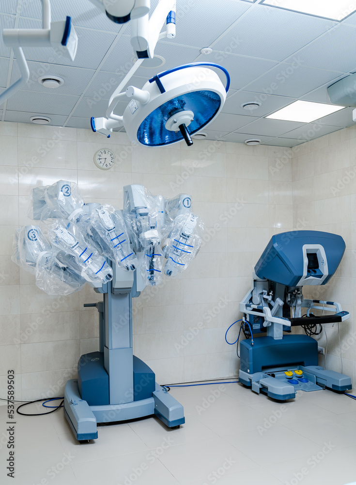 涉及新技术的医学专业手术。手术机器人。