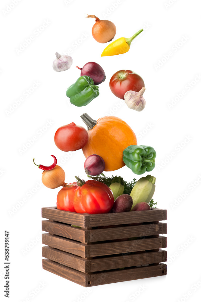 许多健康蔬菜落入白底盒子