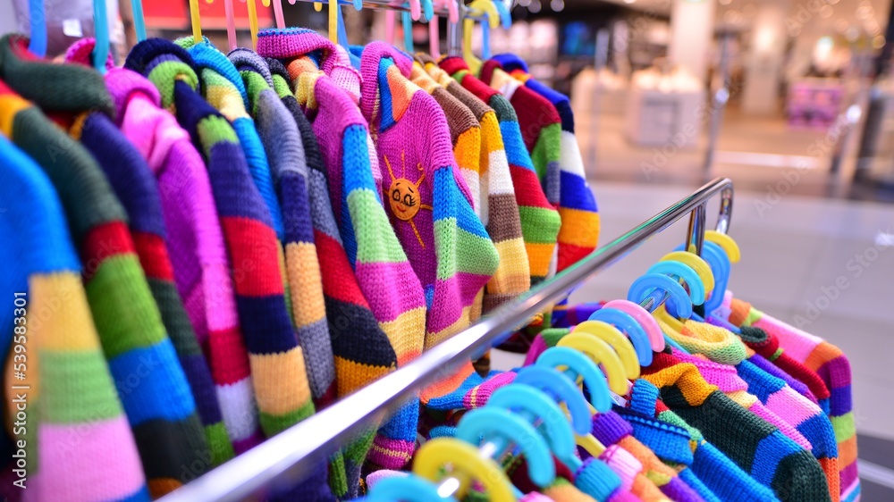 秘鲁制造手工羊毛、夹克、毛衣和背心，由传统设计的羊驼制成