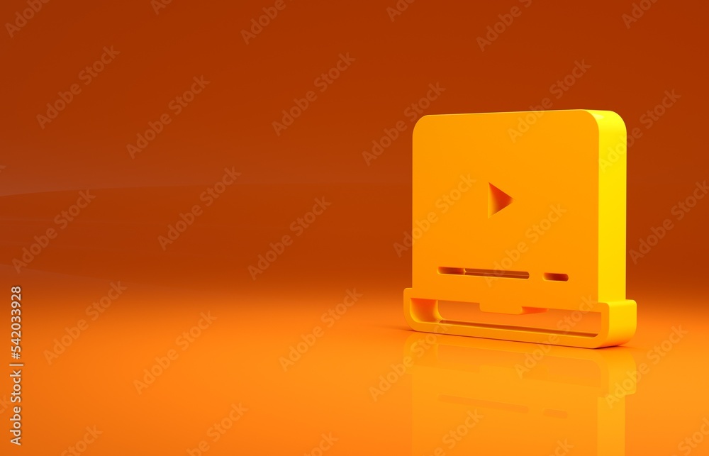 黄色在线播放视频图标隔离在橙色背景上。笔记本电脑和带播放标志的胶片。M