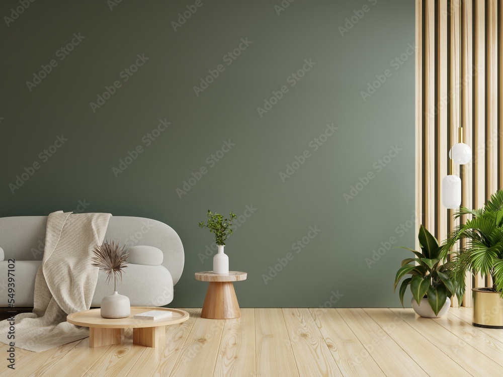 灰色沙发，绿色墙上有桌子，木质地板。