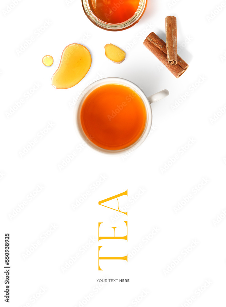 白色背景上由茶、蜂蜜和肉桂棒制成的创意布局。平躺。食物浓缩