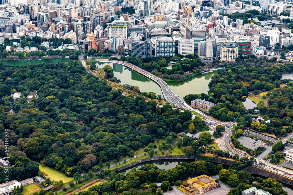 日本东京千代田皇宫和花园鸟瞰图