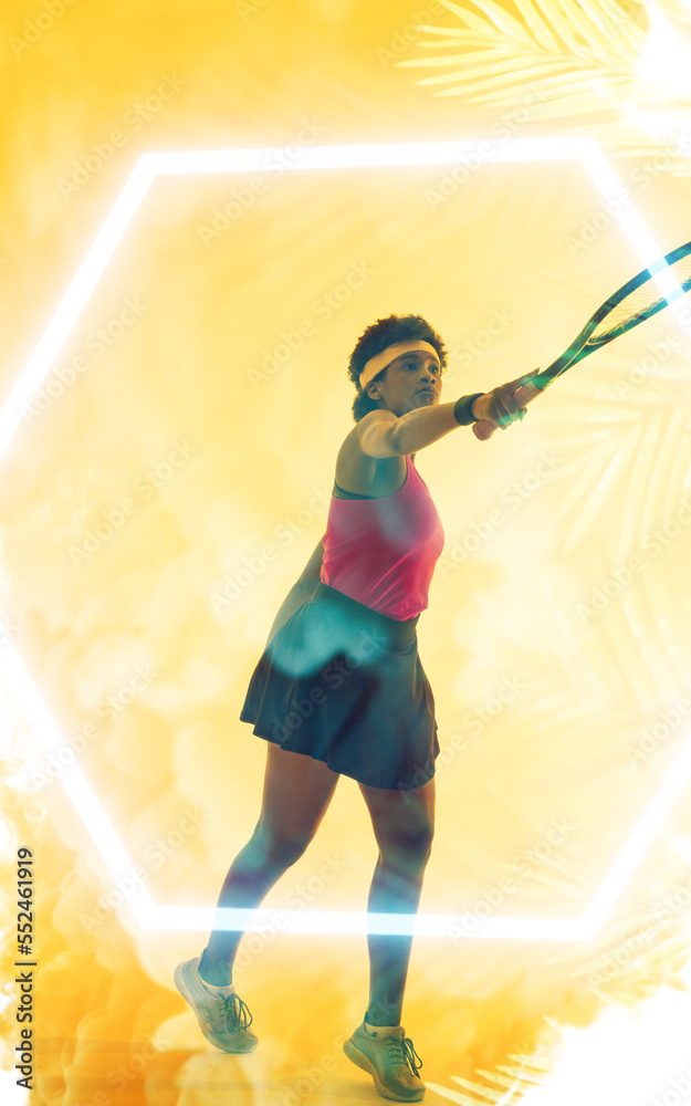 意志坚定的年轻非裔美国女运动员在树叶图案上打网球的合成图像