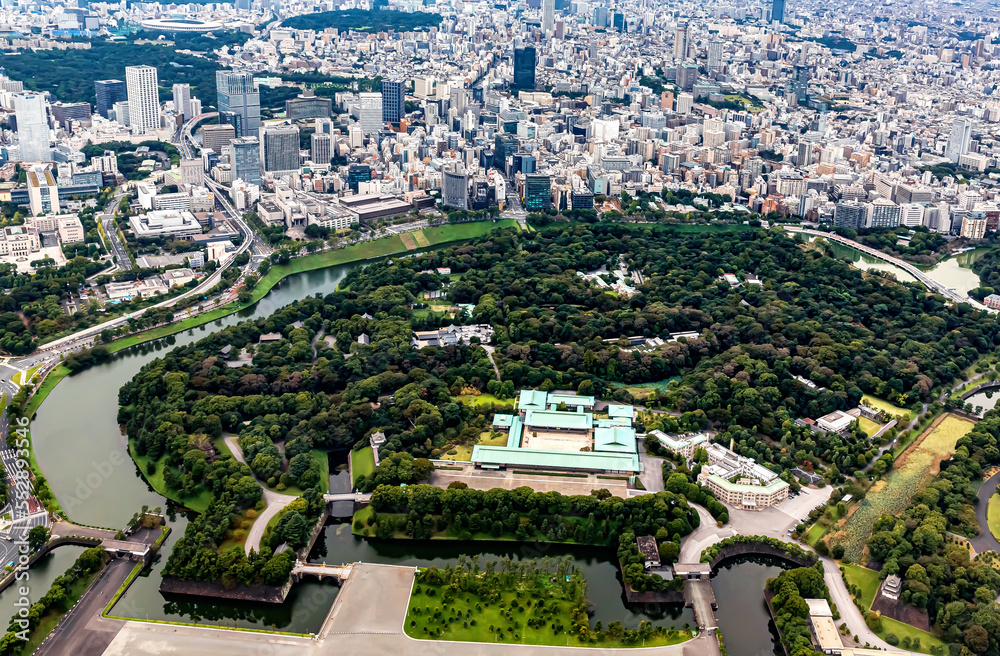 日本东京千代田皇宫和花园鸟瞰图