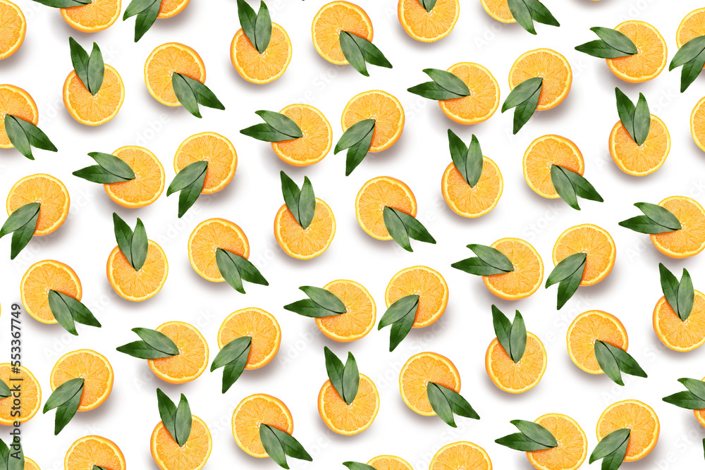新鲜多汁的橙子，白底有叶子。图案设计