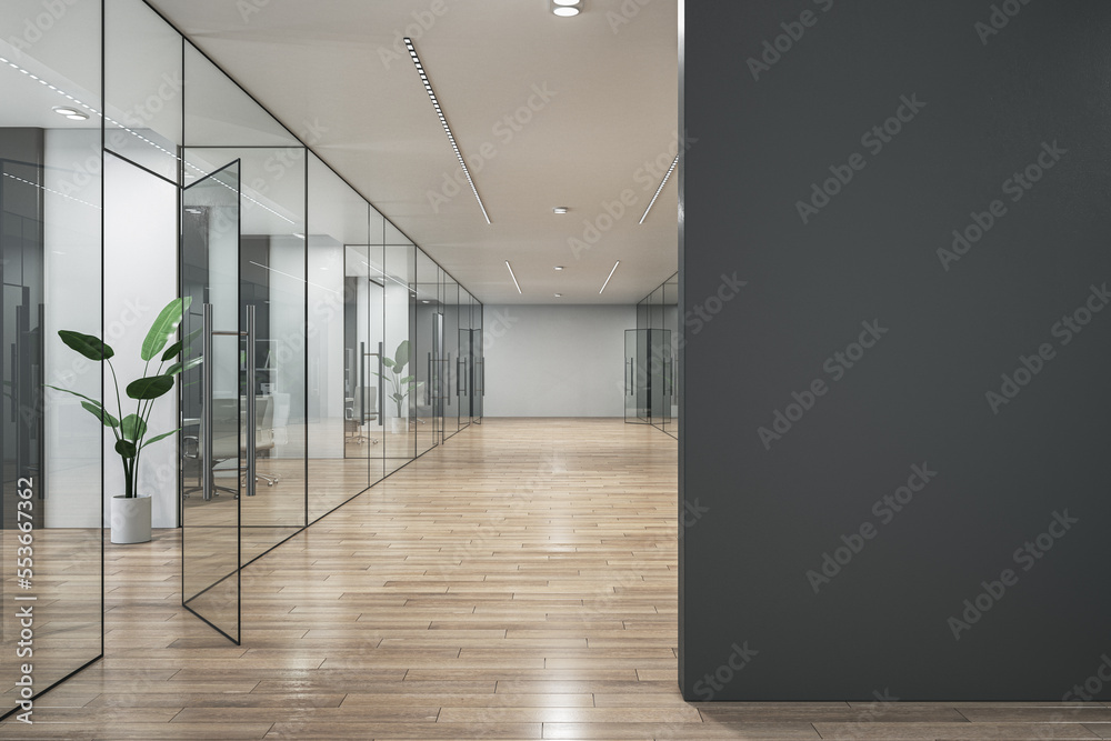 现代玻璃办公走廊，深色墙壁、家具和木地板上有空的实体模型。3