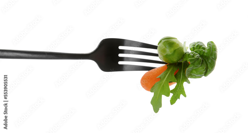 白底分离的新鲜布鲁塞尔卷心菜和新鲜绿色叉子