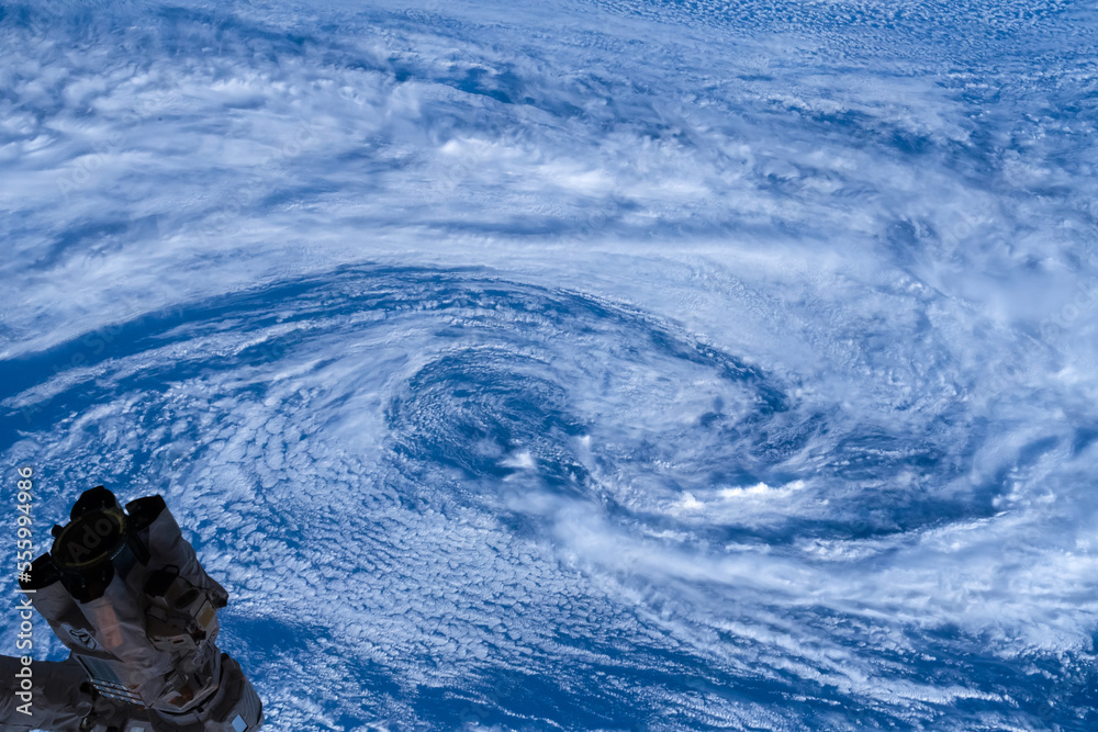 从太空俯瞰台风。数字增强。提供了此图像的元素