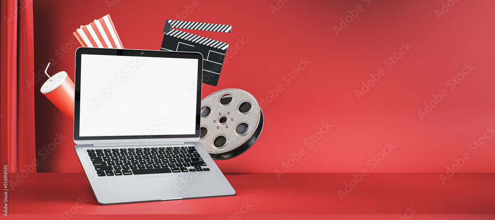 带位置fo的白色现代笔记本电脑屏幕的在线电影观看和摄影概念