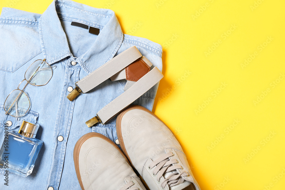 黄底牛仔衬衫、男士配饰和鞋子