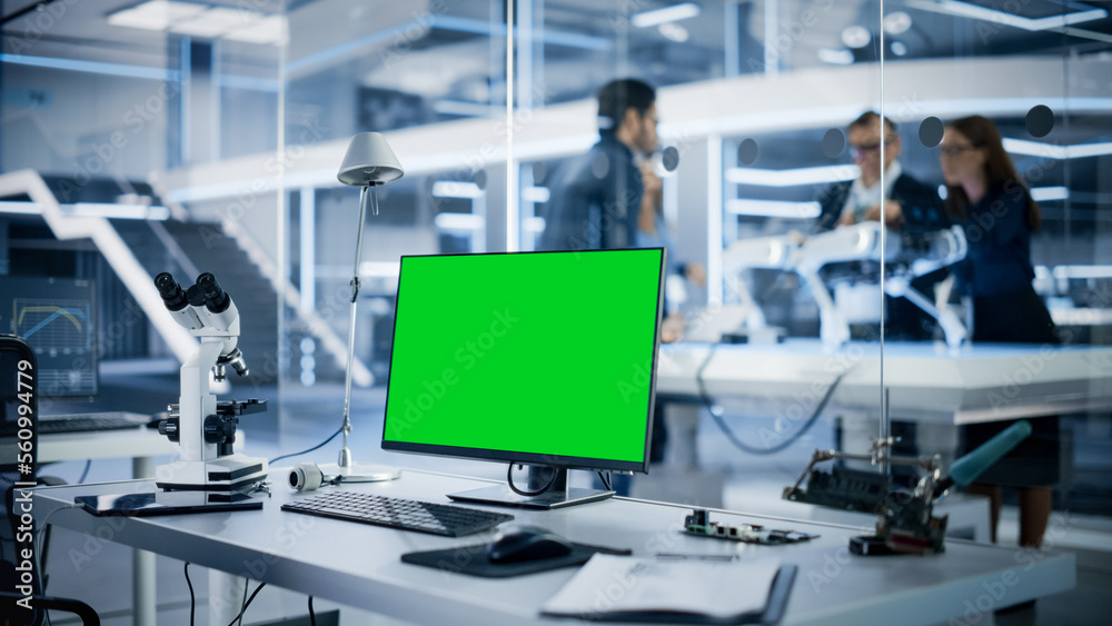工业研究实验室，配有绿屏实体显示器的台式计算机。科学L