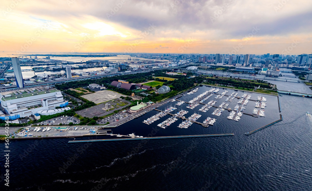 Yumenoshima码头船只停靠在日本东京古藤市