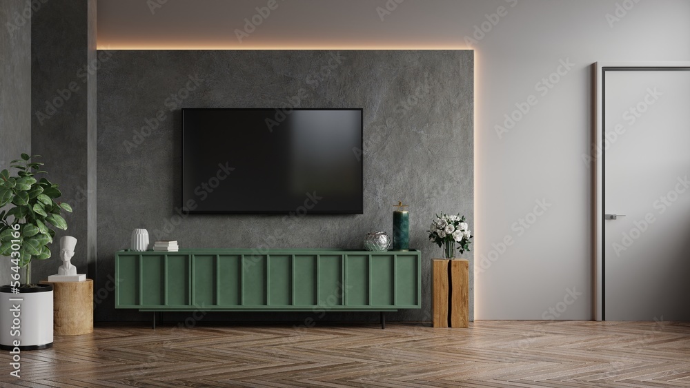 客厅配有壁挂式电视和绿色橱柜，深色混凝土墙背景。