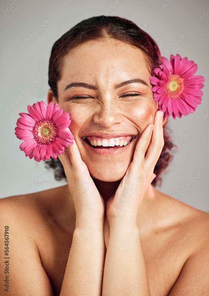 自然美、花朵和快乐女人的脸，使用环保化妆品、面部产品或花卉
