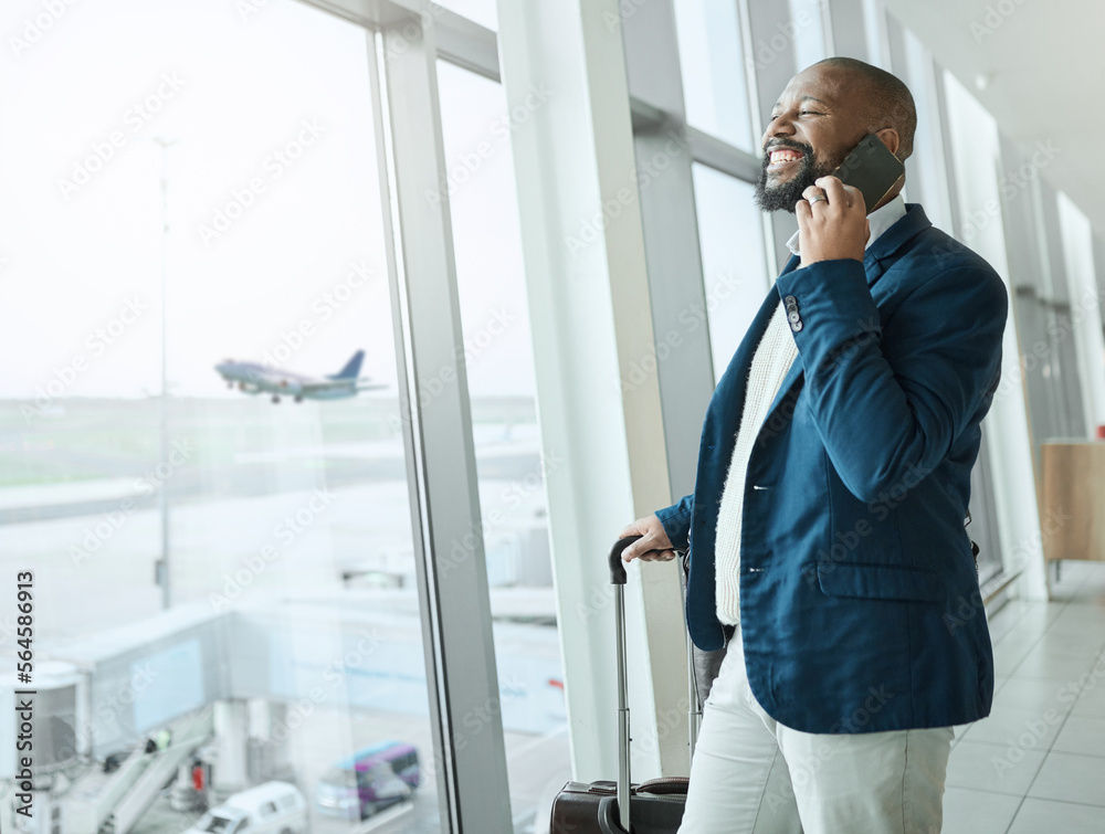 商务人士，打电话并在机场等待旅行、工作旅行或携带行李的普通旅行t