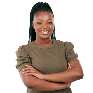 黑人女性，双臂交叉面带微笑的肖像，休闲风格，时尚自信。来自尼日利亚的快乐、自豪的非洲女性模特，孤立于透明的 PNG 背景