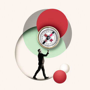 生动的创意拼贴画，画中一名穿着商务套装的男子一边行走，一边用食指平衡着一个巨大的指南针。