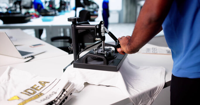 黑人企业主设计定制非洲印花衬衫