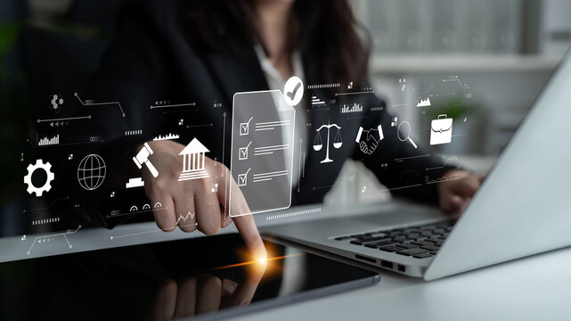 确保法规合规并敲定商业法律协议的流程。这是一个涉及达到标准、尽职调查和合同的概念。主题