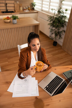 职业女性在工作