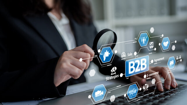 商业专业人士使用放大镜分析企业对企业（B2B）概念，阐释现代商业格局中的战略规划与增长以实现成功。