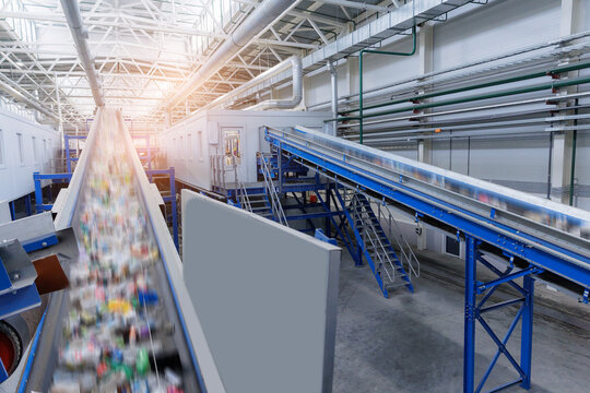 聚焦工业废物处理的现代回收厂输送系统