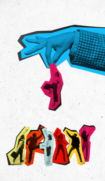 明亮拼贴画：巨大蓝色手掌托举自信女商人于活跃人群之上——赋能视觉、领导力主题、励志海报及人力资源材料概念