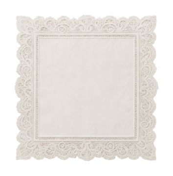 优雅的白色亚麻餐巾，带有精致蕾丝花边，适用于正式用餐场合